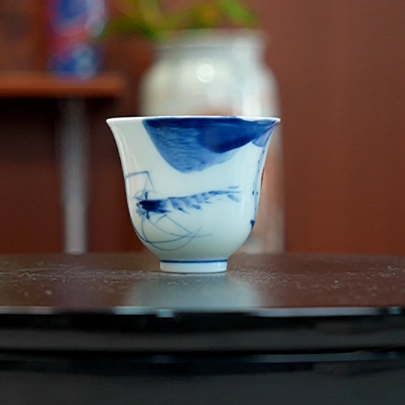 12.28/K0336/萧御/青花虾趣杯
