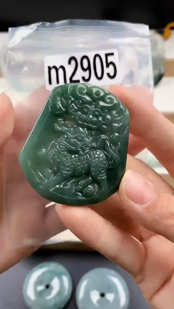 颈饰未镶嵌翡翠天然翡翠吊坠挂件