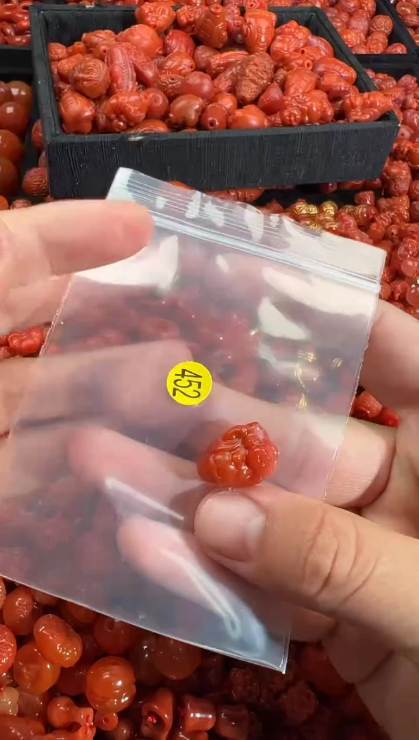 南红玛瑙未镶嵌颈饰1
