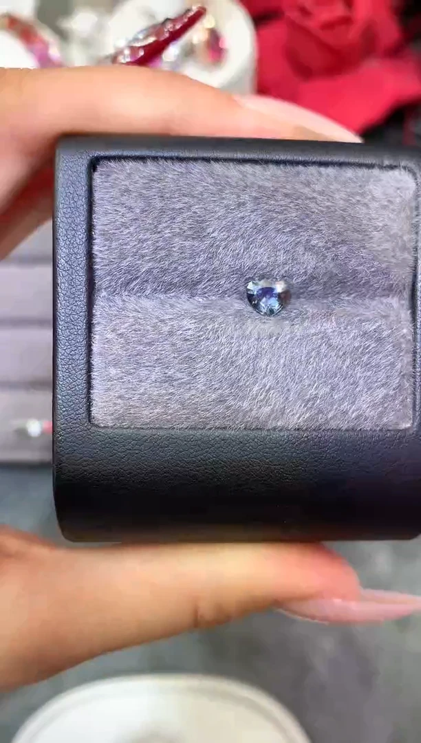 裸石尖晶石心型 蓝色调 0.81ct