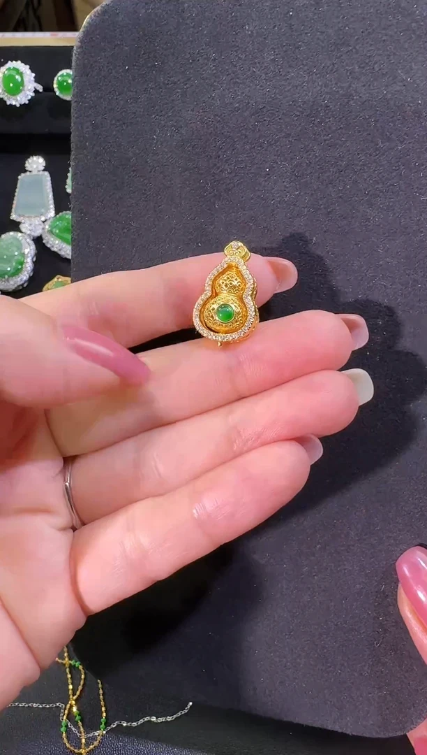 翡翠银S925镶嵌吊坠(不含链)葫芦