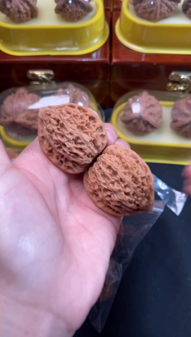 把件文玩核桃金牛36尺Q537