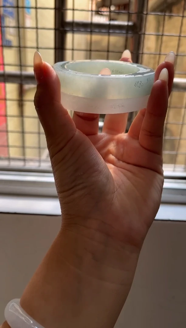 未镶嵌新货定制翡翠贵妃