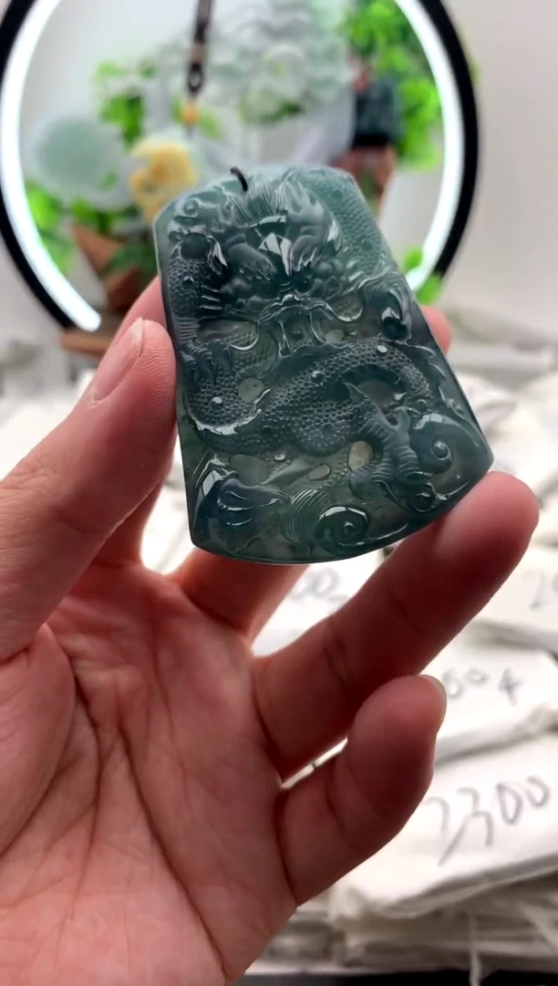 【闪购商品】翡翠颈饰未镶嵌龙牌