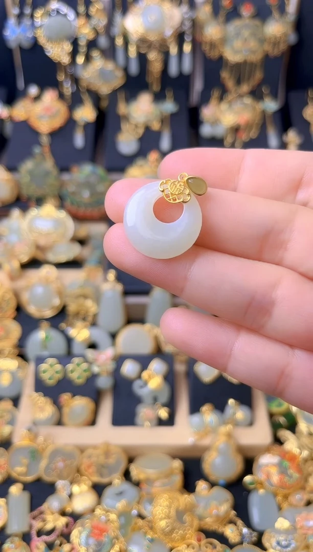 颈饰银S925镀金镶嵌和田玉福字公主扣吊坠