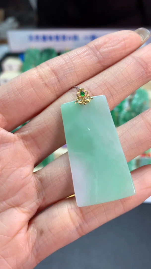 【闪购商品】翡翠吊坠(不含链)18K金镶嵌挂件