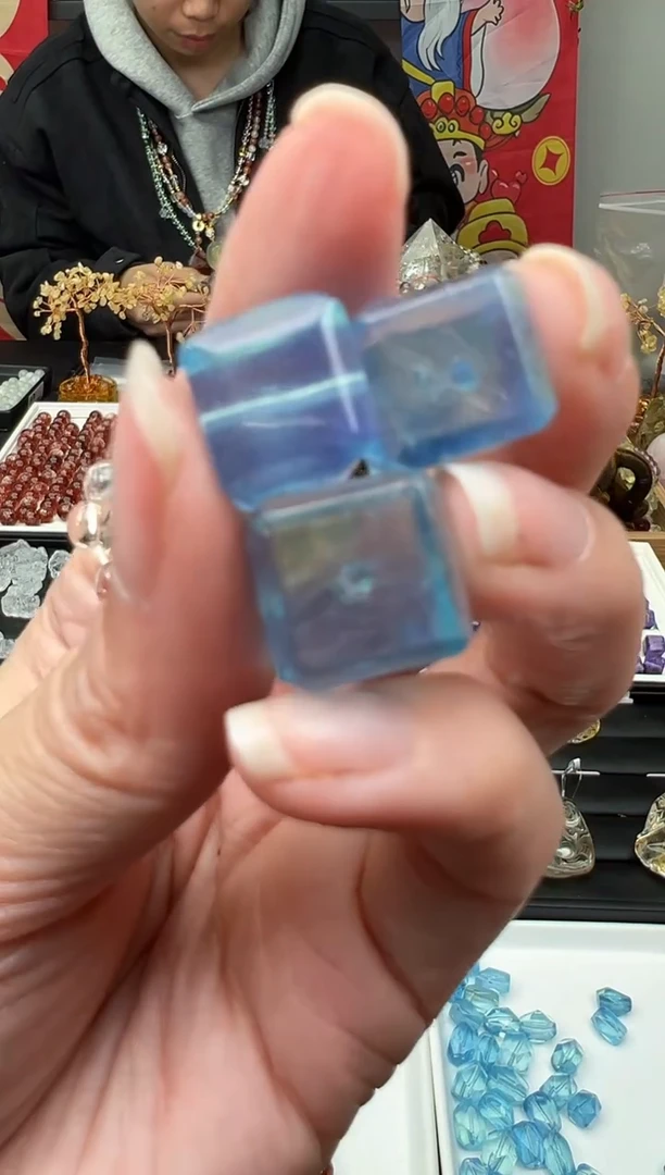 【闪购商品】海蓝宝石裸石未镶嵌48a多样性发其一/1.29/1个