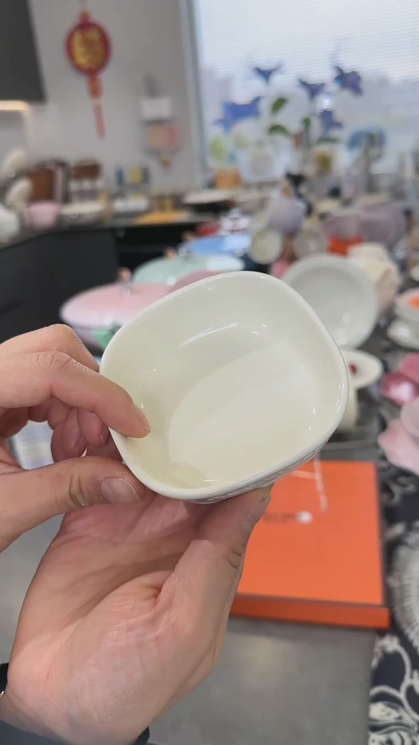 【闪购商品】瓷方形炻彩蘸料碟9cm-奶油白x1