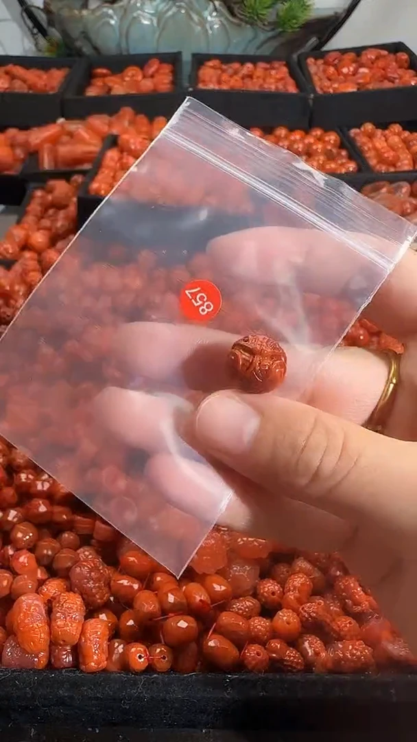 颈饰未镶嵌南红玛瑙1