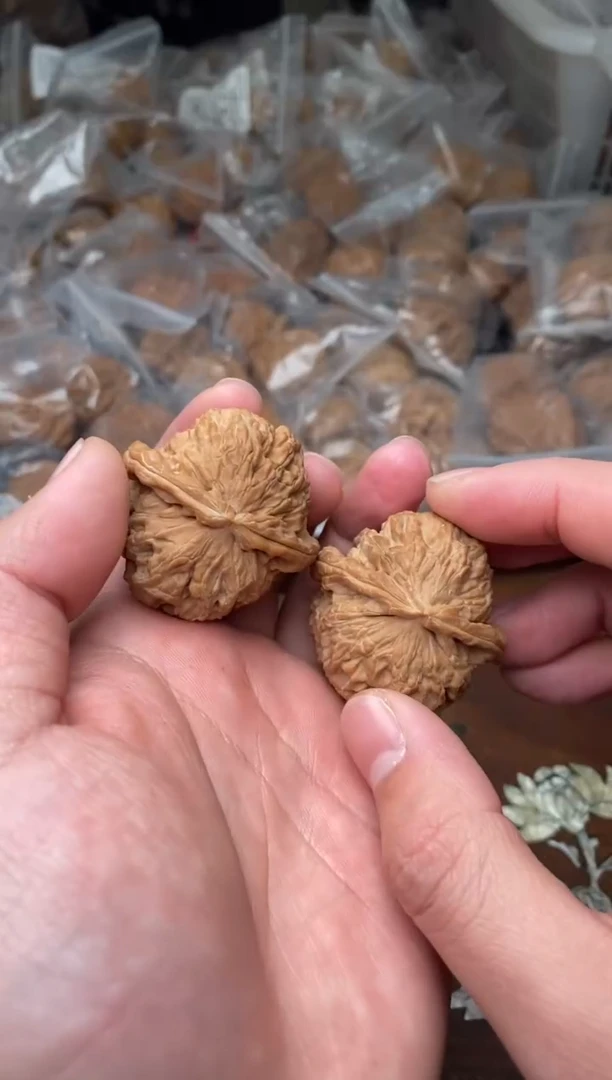 【闪购商品】文玩核桃把件G19号39尺白狮子