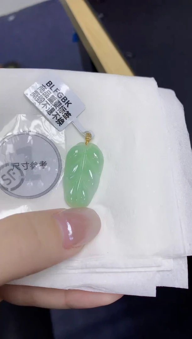颈饰18K金镶嵌翡翠天然缅甸翡翠A货百元以上9元证书费自理