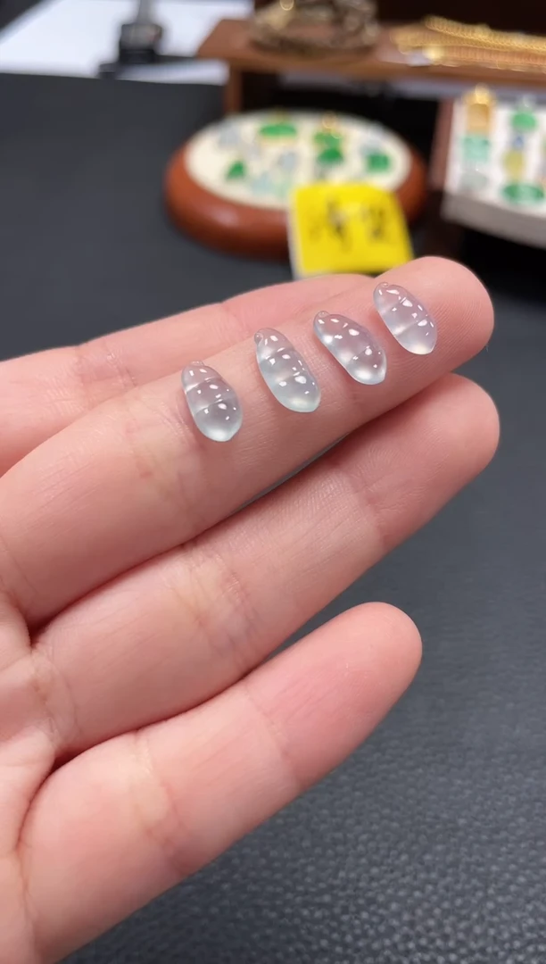 【闪购商品】翡翠吊坠(不含链)18K金镶嵌多样性发货一个  506