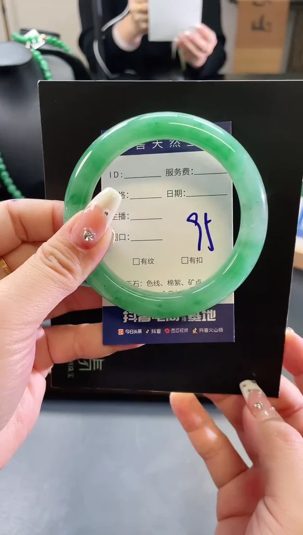 未镶嵌手镯石英质玉95