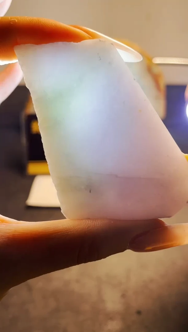 颈饰未镶嵌翡翠书****术翡翠