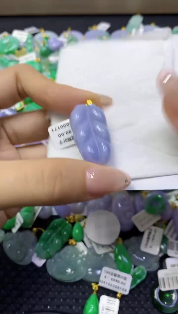 颈饰18K金镶嵌翡翠天然缅甸翡翠A货