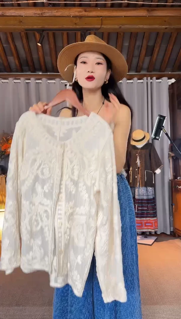 设计师款白色针织钩花罩衫