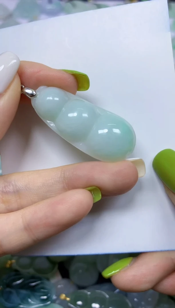 翡翠未镶嵌颈饰挂件