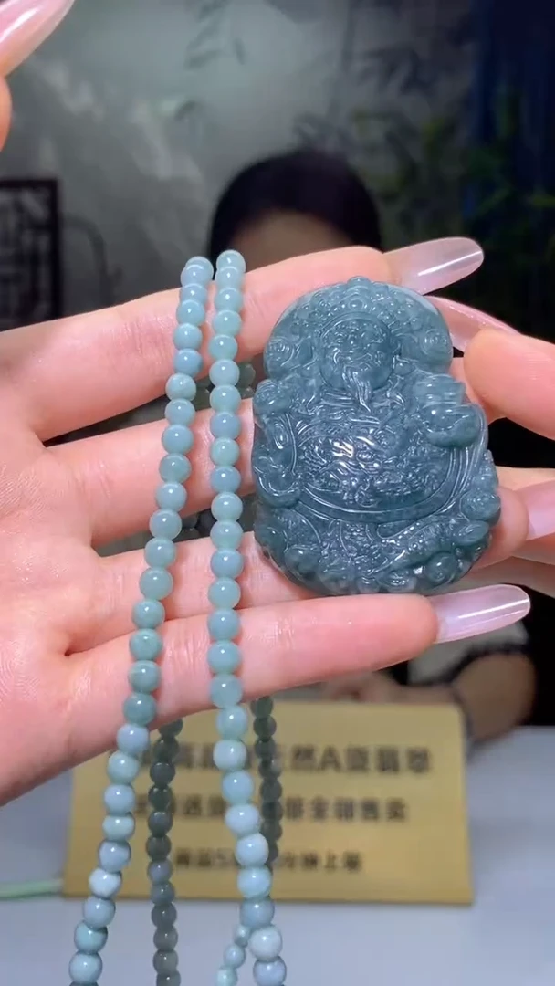 翡翠未镶嵌颈饰财神爷