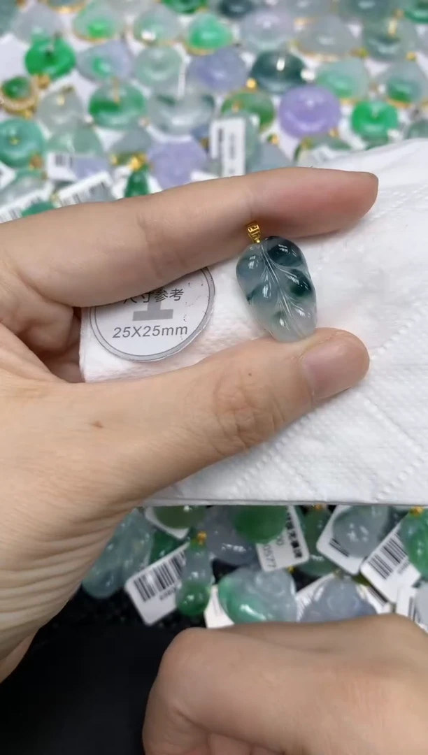 颈饰18K金镶嵌翡翠111111111