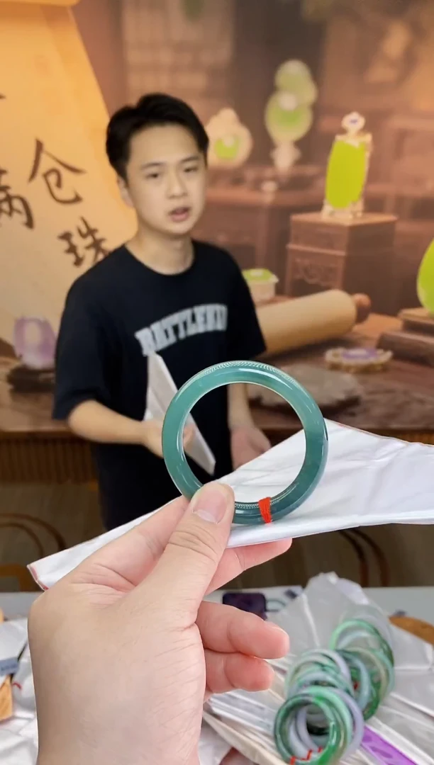 未镶嵌手镯翡翠手镯