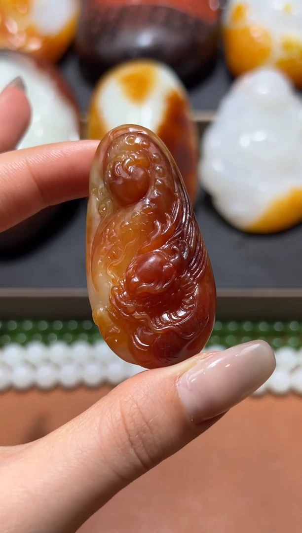 未镶嵌和田玉把件人**姐和田玉