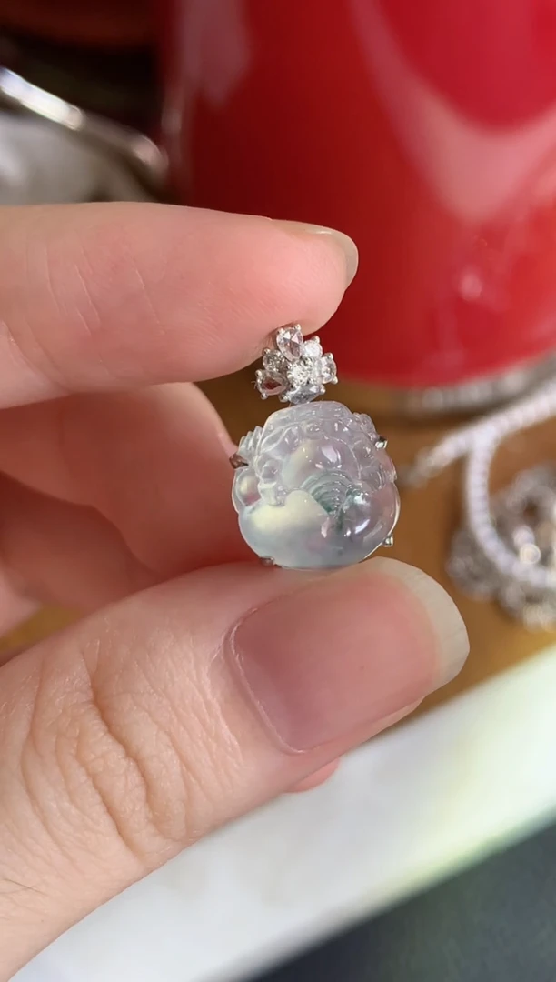 颈饰18K金镶嵌翡翠金蟾