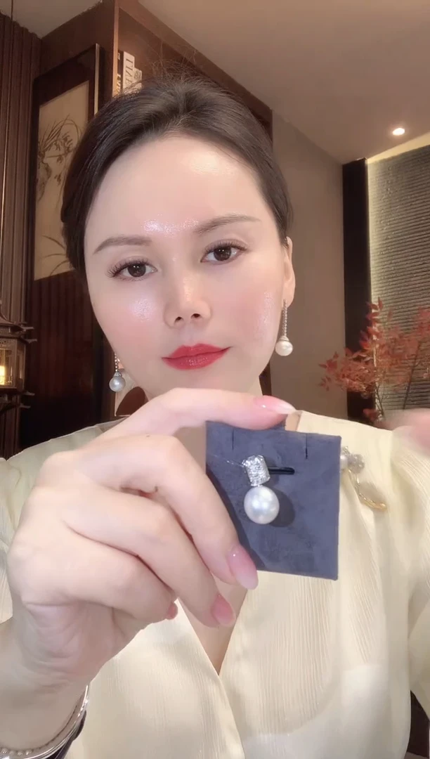 18K金镶嵌吊坠(不含链)海水珍珠C93