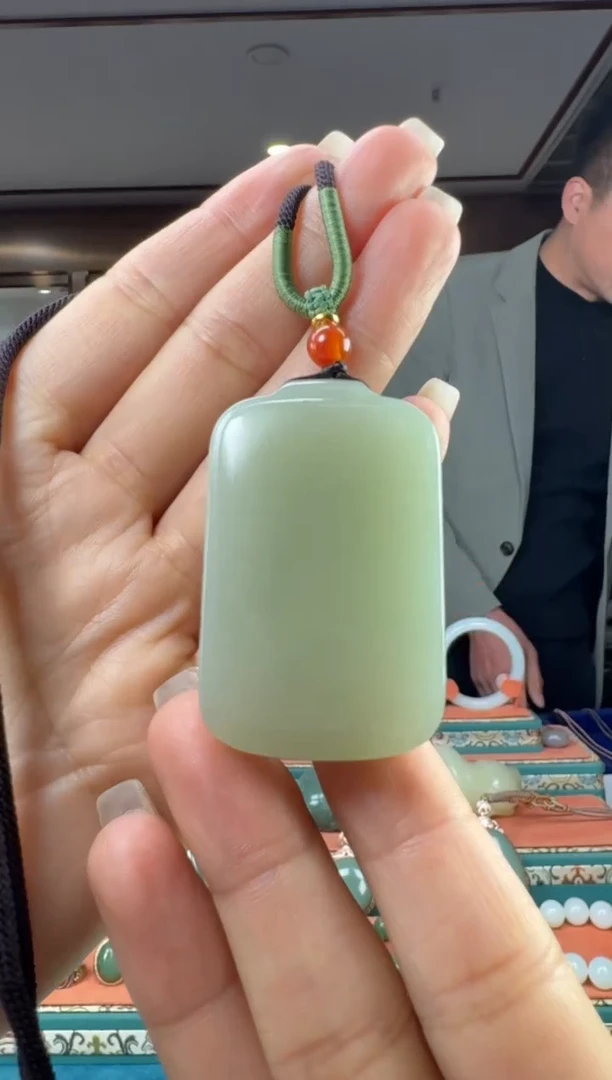 颈饰未镶嵌和田玉佩佩