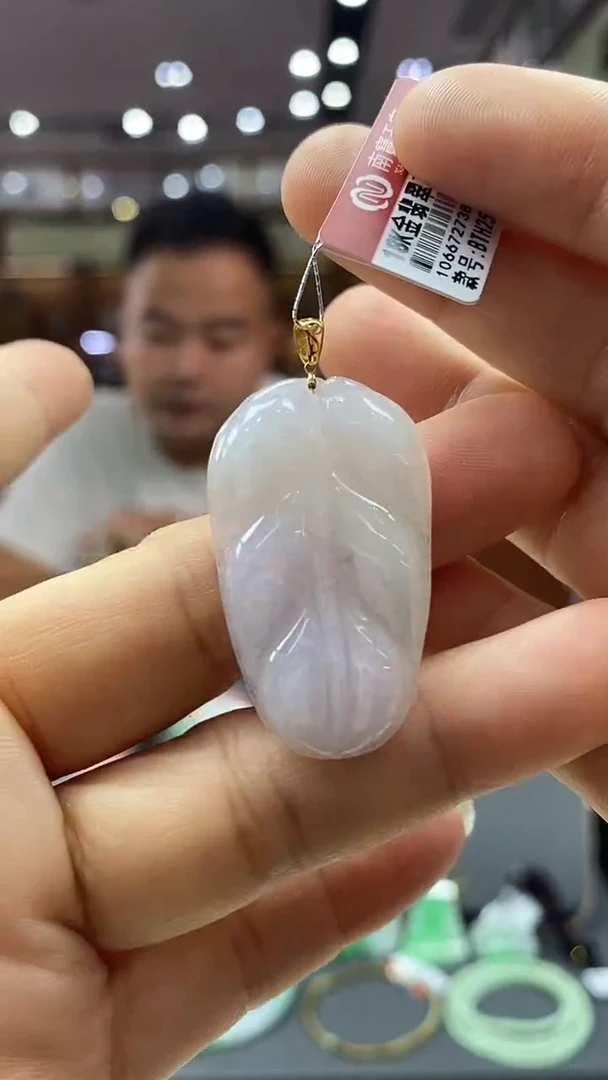 颈饰18K金镶嵌翡翠叶子