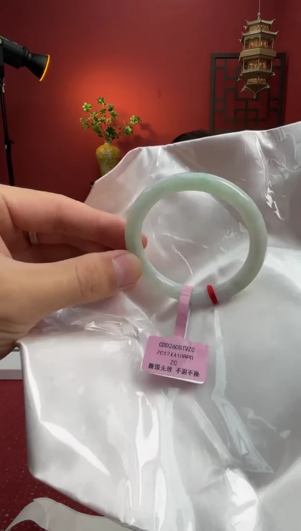 未镶嵌手镯（圆镯）翡翠翡翠手镯9