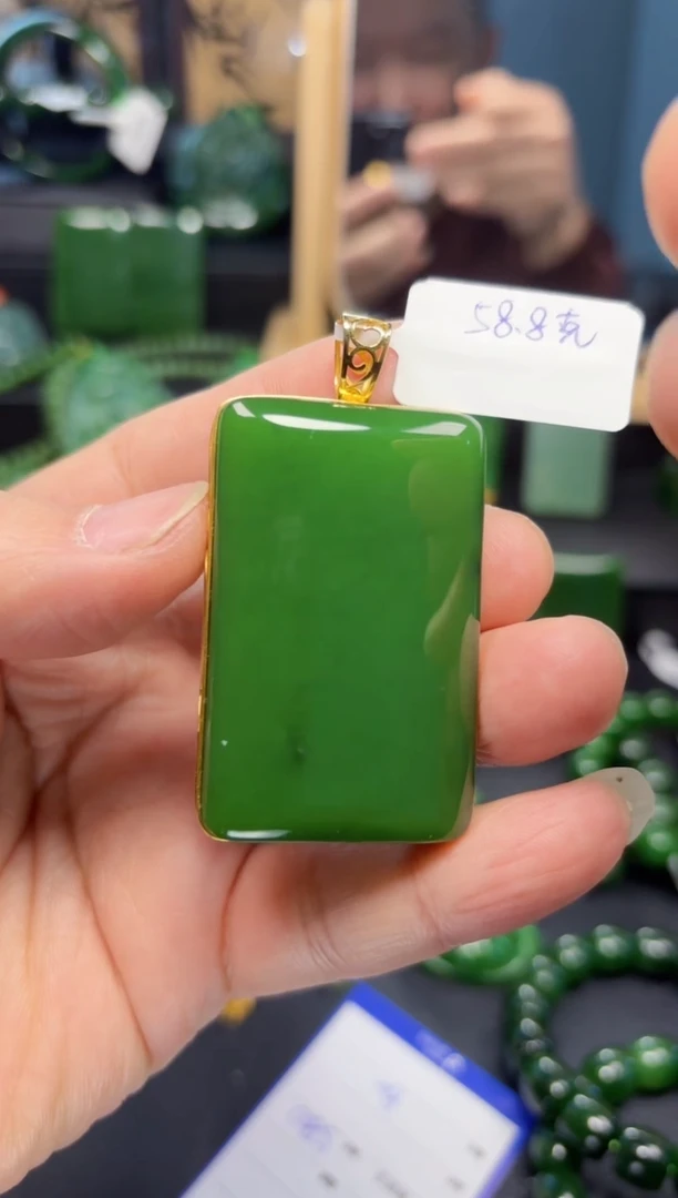 【闪购商品】和田玉（碧玉）吊坠(赠链)18K金镶嵌1
