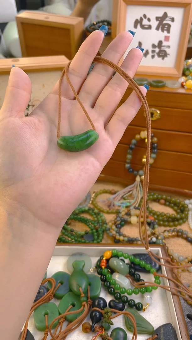 手链未镶嵌和田玉吊坠碧玉