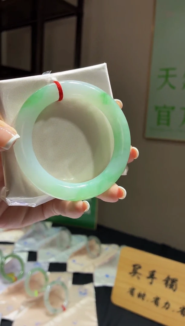 未镶嵌手镯翡翠,全款16.8W，定金2W