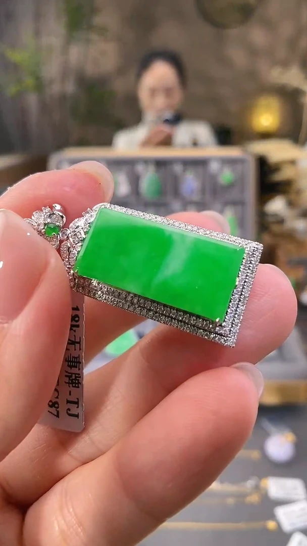 吊坠(不含链)18K金镶嵌翡翠无事牌