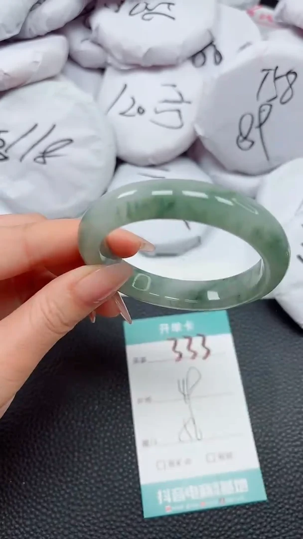 【闪购商品】石英质玉手镯未镶嵌333