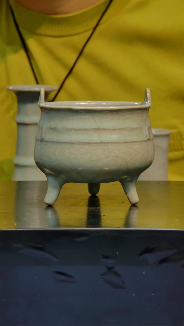 瓷片陶瓷开片纹三足炉