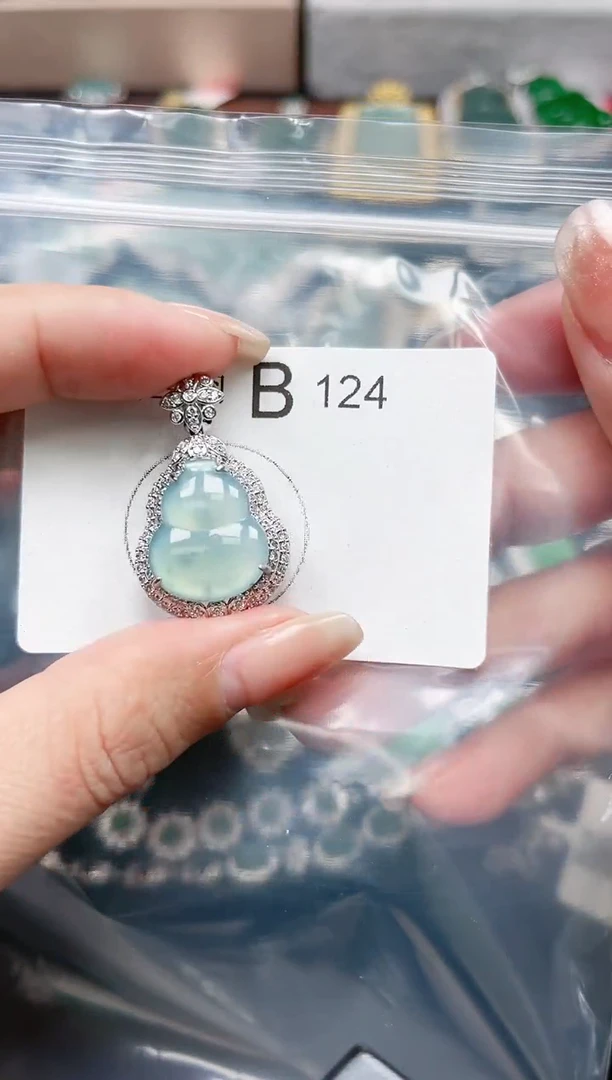 【闪购商品】翡翠颈饰未镶嵌124赠皮绳