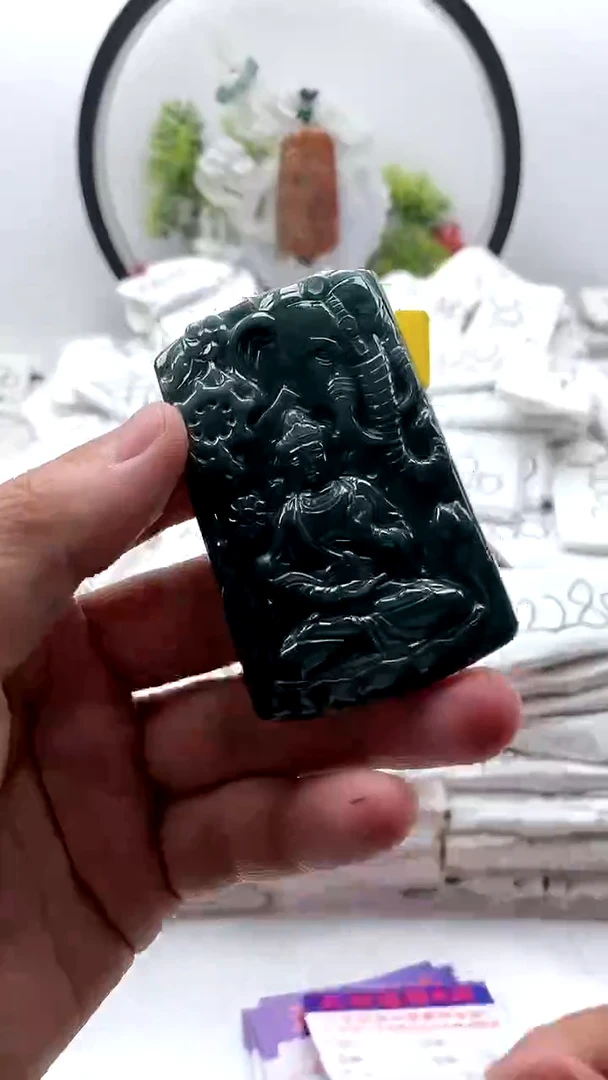 翡翠未镶嵌颈饰普贤