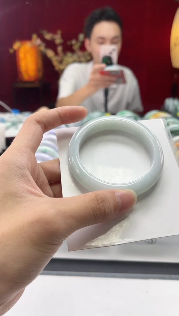 翡翠手镯未镶嵌秋翡翠1