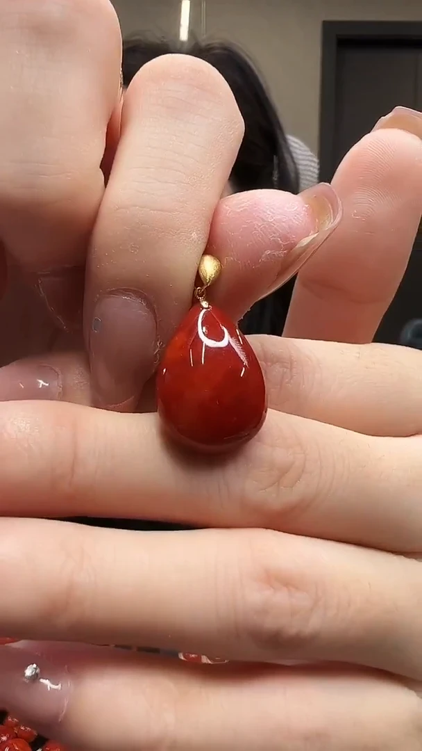 吊坠(不含链)18K金镶嵌南红玛瑙/原矿水滴款