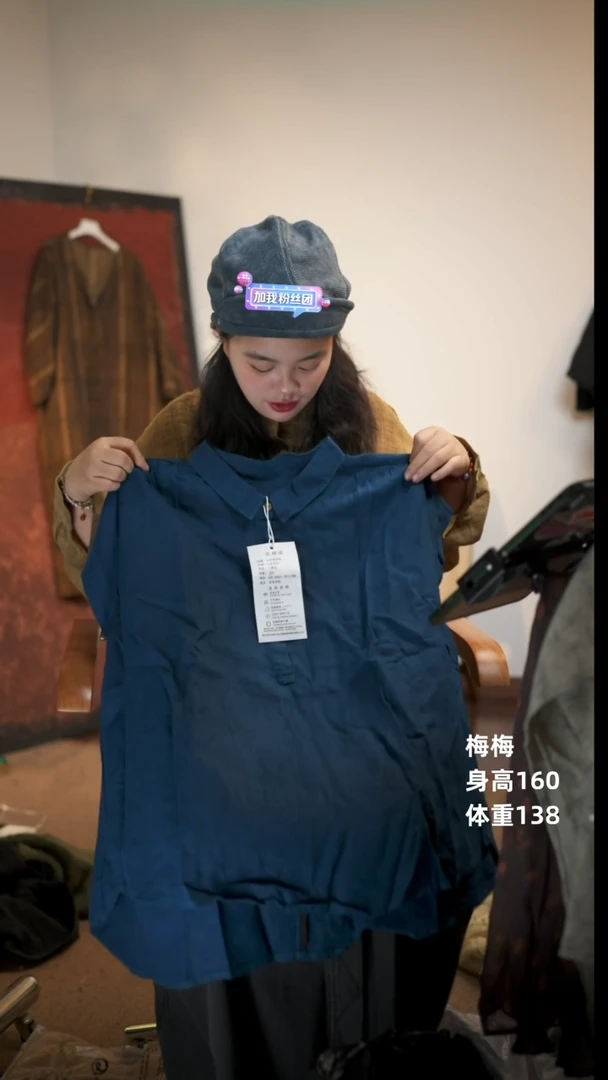 蓝色亚麻短袖上衣