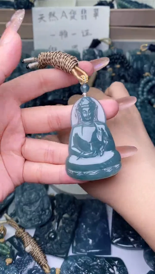 翡翠未镶嵌颈饰