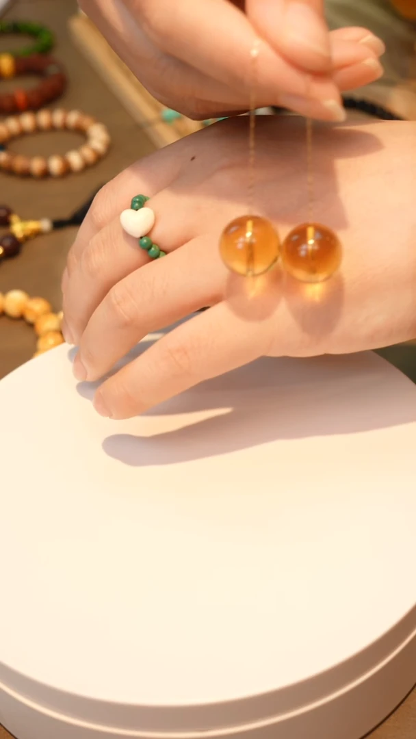 未镶嵌蓝珀耳饰展示款