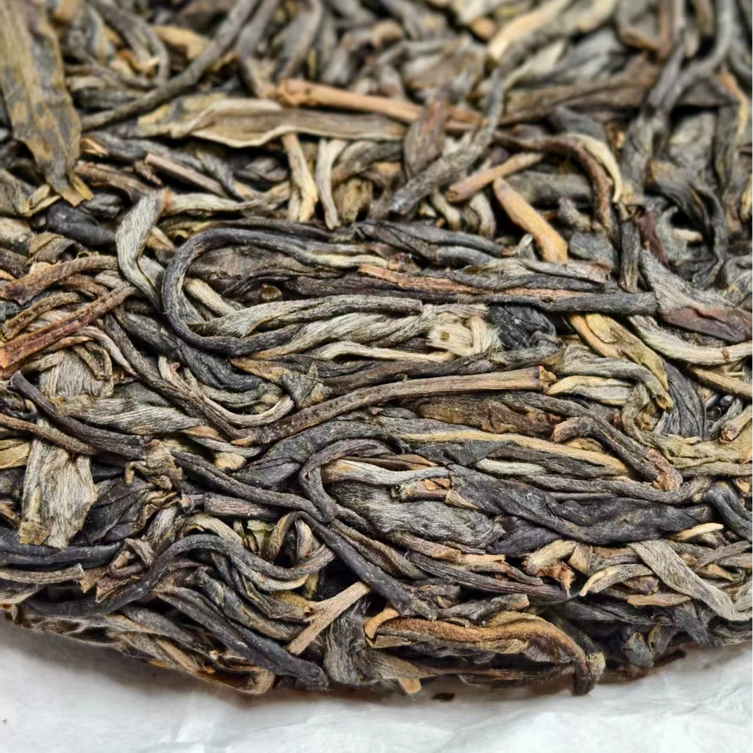 2025年易武头春古树200克饼茶