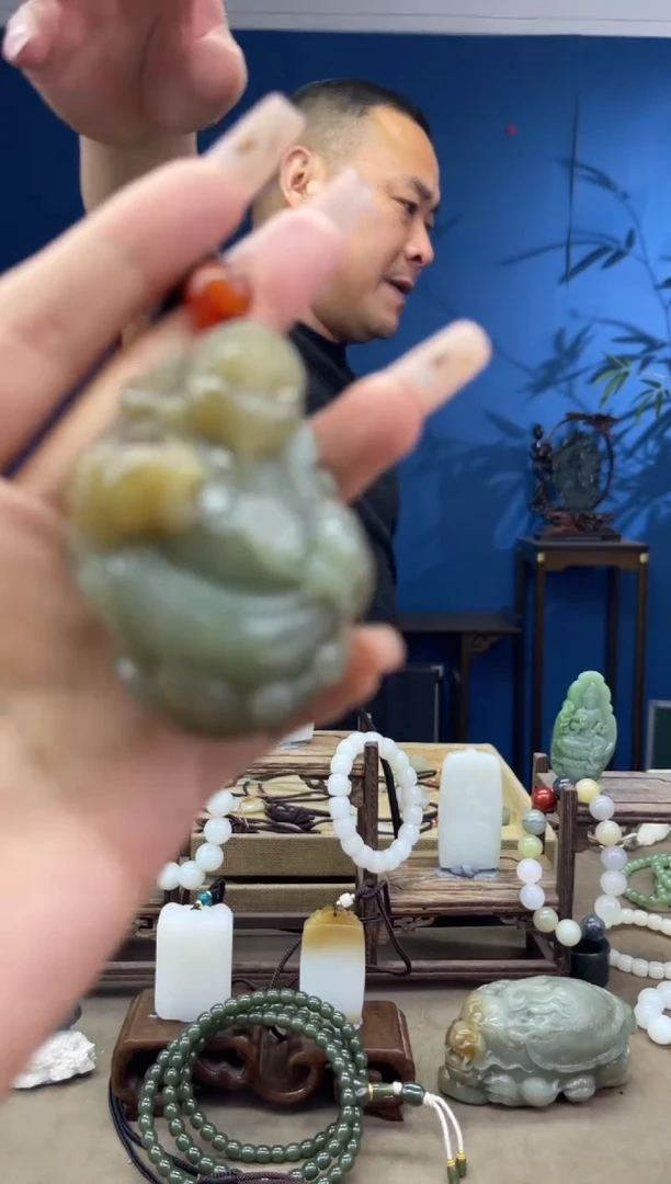 和田玉未镶嵌颈饰1