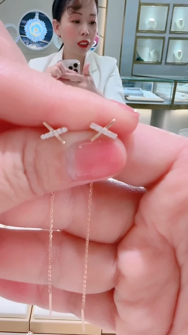 【闪购商品】合成立方氧化锆耳饰18K金镶嵌耳饰