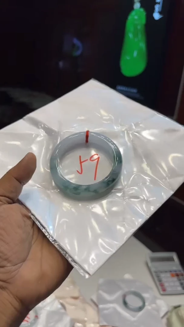 未镶嵌手镯翡翠1**4手镯尾款