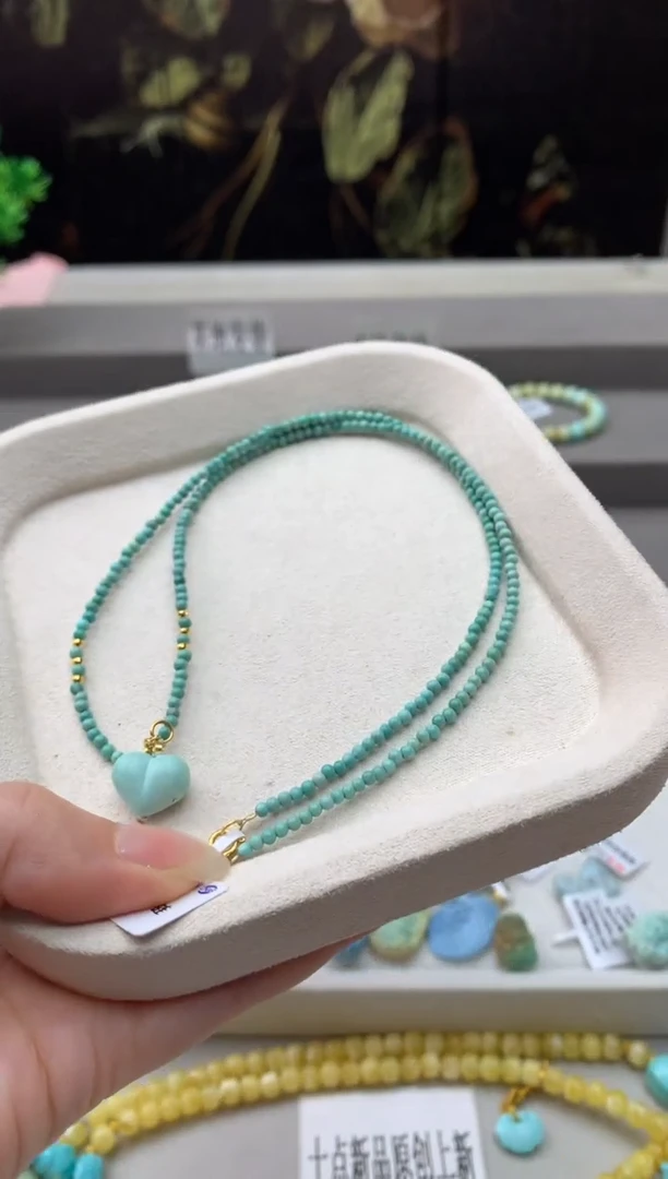 18K金镶嵌绿松石锁骨链E52