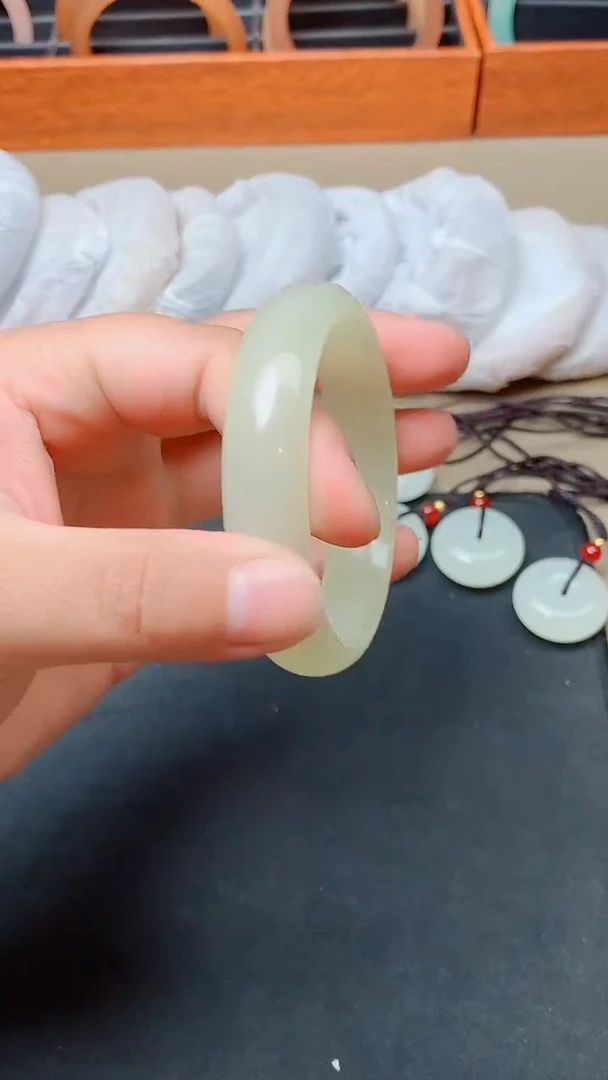 未镶嵌手镯石英质玉276-5556