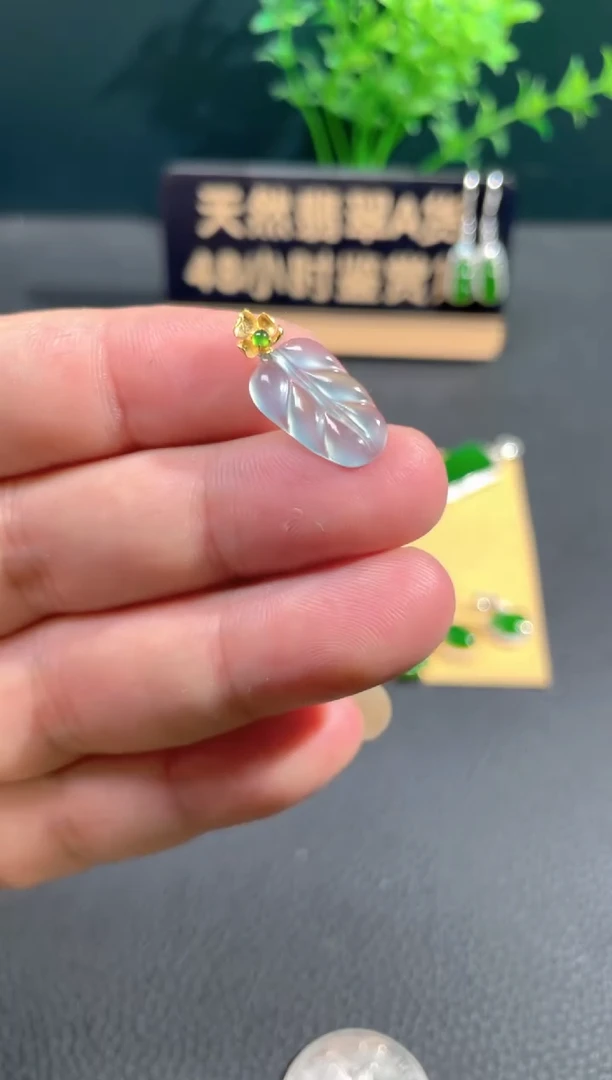 【闪购商品】翡翠颈饰18K金镶嵌翡翠